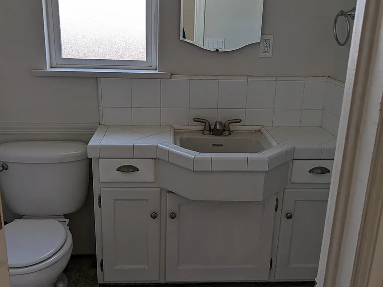 215 Jefferson St — Photo 9