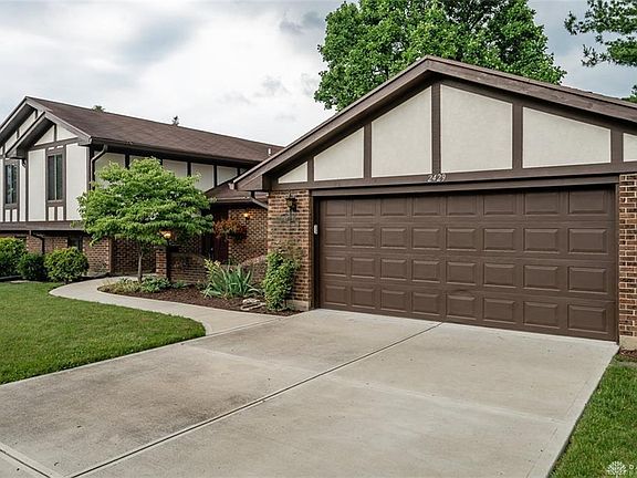 3rd image of 2429 S Old Oaks Dr