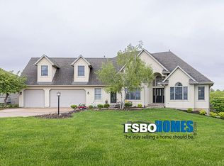 19177 Wells Ferry Rd, Bettendorf, IA 52722