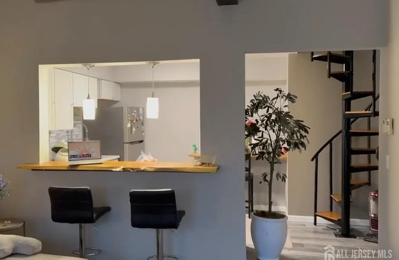 1 bed, 1.0 bath, 1030 sqft, $2,600 — Photo 3
