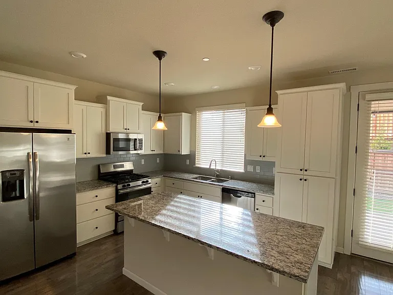 3715 NE Sitka Dr — Photo 4