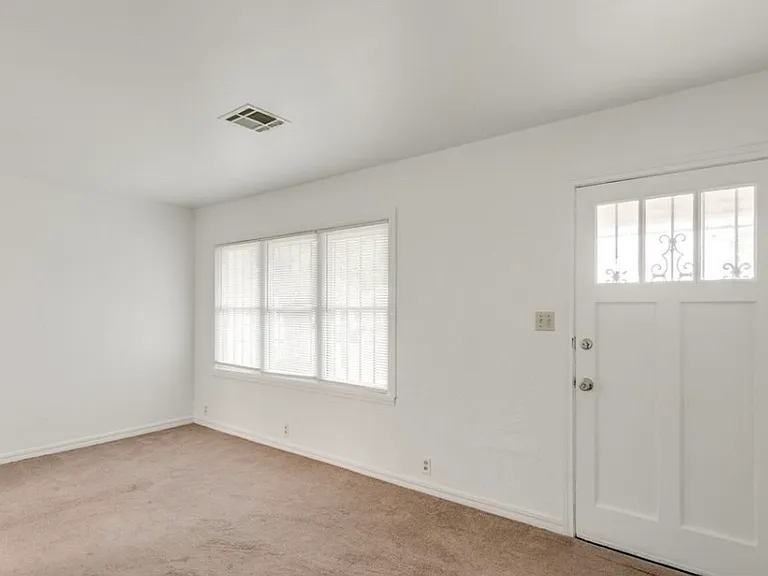 400 Draper Dr — Photo 9