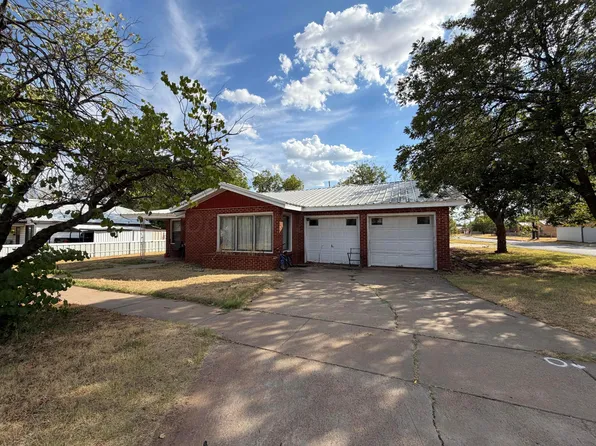 700 Avenue D SE, Childress, TX 79201