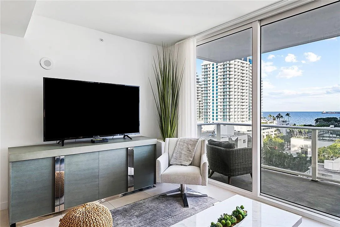 1 bed, 1.0 bath, 841 sqft, $5,500 — Photo 3