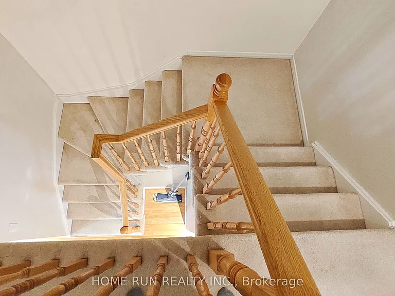 152 Thornbury Cres — Photo 15
