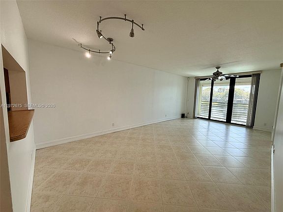 3rd image of 11312 Taft St #11312