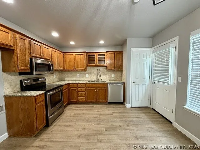 312 W Sycamore St — Photo 4