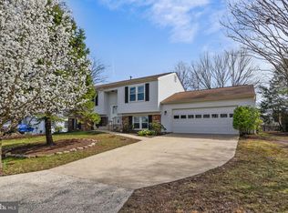 102 N Cameron St, Sterling, VA 20164