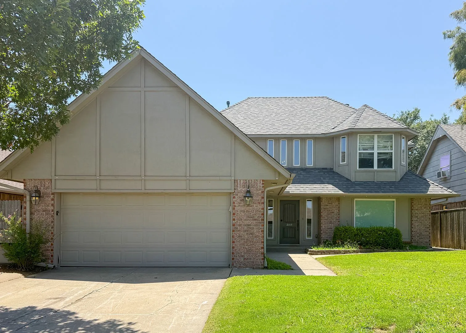 5 Bedrooms | 3 Bathrooms | 2 Car Garage | Moore Schools — Photo 1