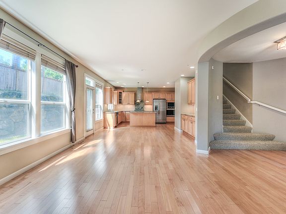 5th image of 17243 NE 25th Ct
