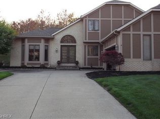 7414 Dover Ln, Cleveland, OH 44130