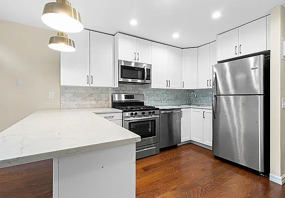 4th image of 211 Thompson St Penthouse M