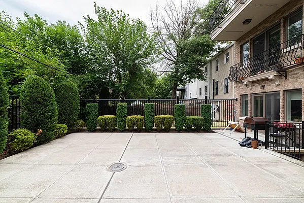 Rented by Joel Scharf, LREB | media 35