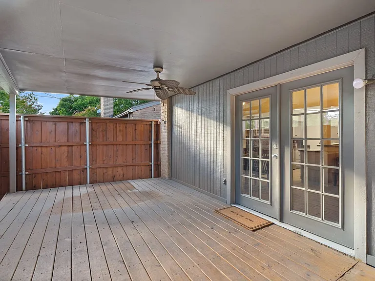 2403 N Carrier Pkwy — Photo 24