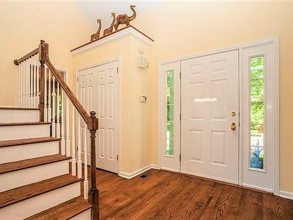 3rd image of 60 Top Hill Ln