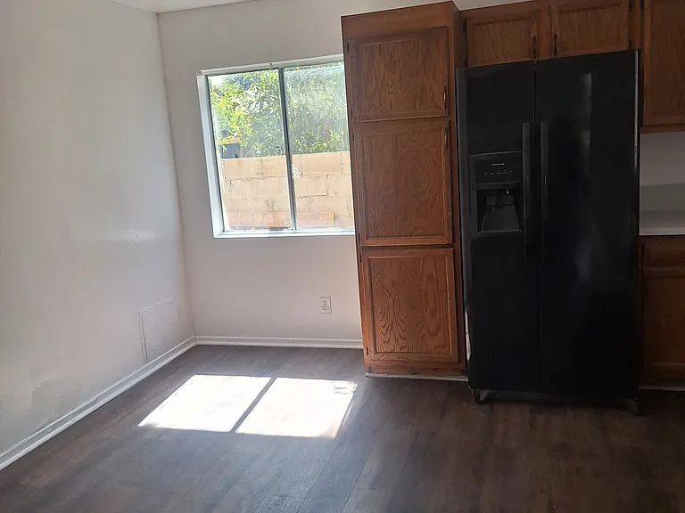 1018 W 93rd St #1 — Photo 8