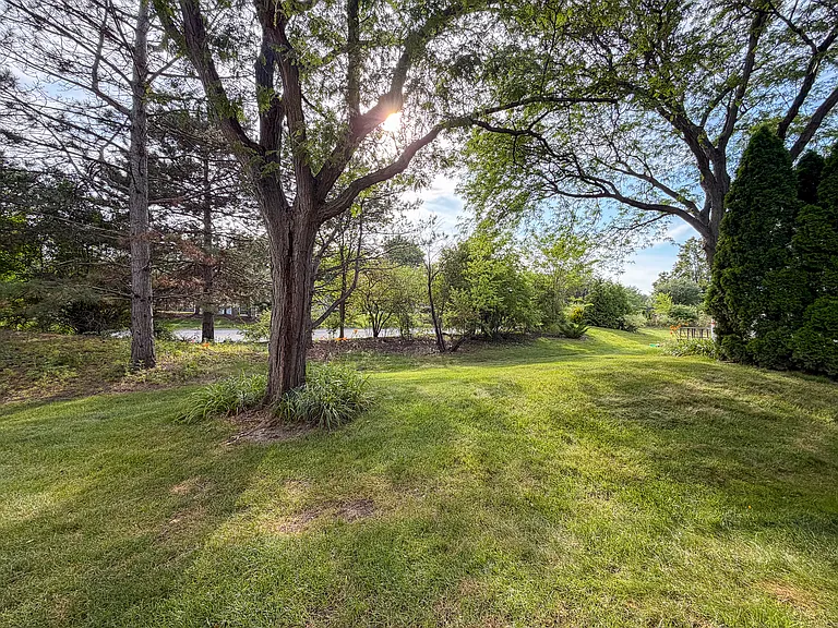 2615 Oakshire Ct — Photo 14
