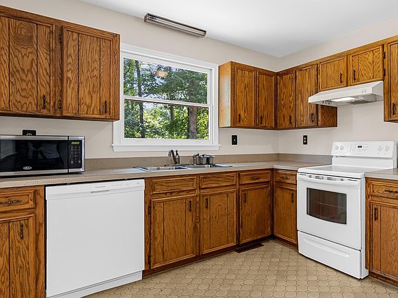 4th image of 399 Logtrac Rd
