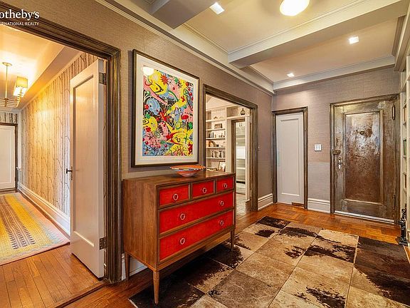 2nd image of 16 W 77th St #5E