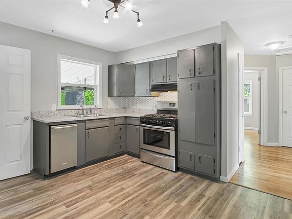 5th image of 8825 Forest Ave
