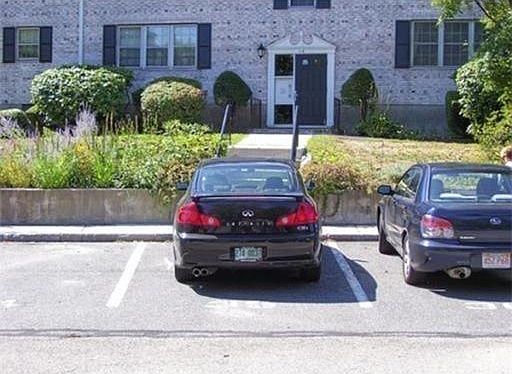 2nd image of 118 Lake Shore Rd #4