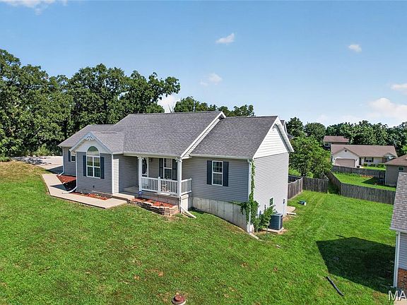 2nd image of 23600 Roulette Rd