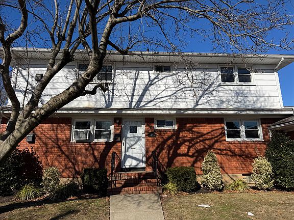 2nd image of 481 Tysens Ln #Top