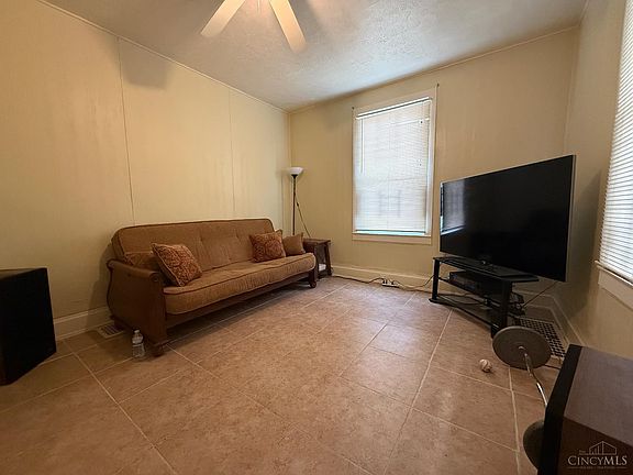 4th image of 2594 Seegar Ave