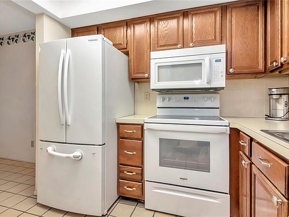 4th image of 2864 Whitehall Dr