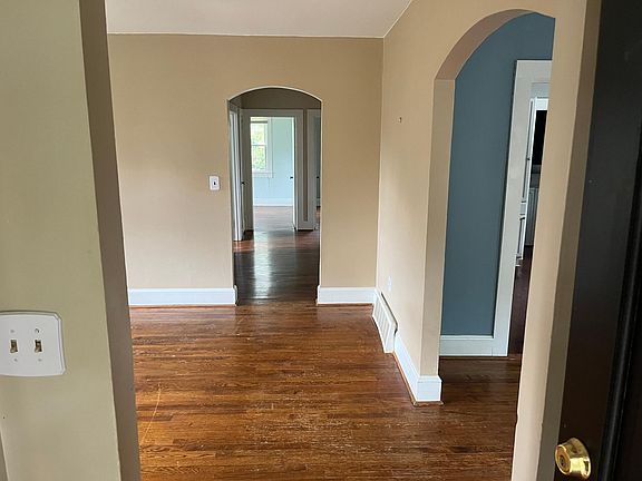 5th image of 26 Sewanee Ave