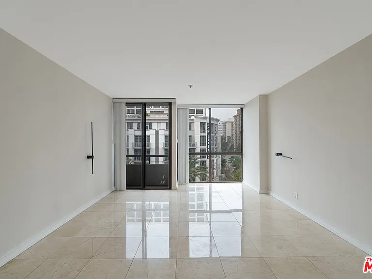 10660 Wilshire Blvd #703 — Photo 14