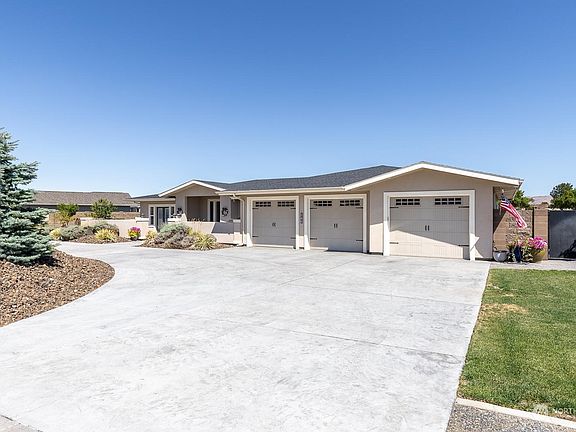 2nd image of 859 Desert Aire Dr SW