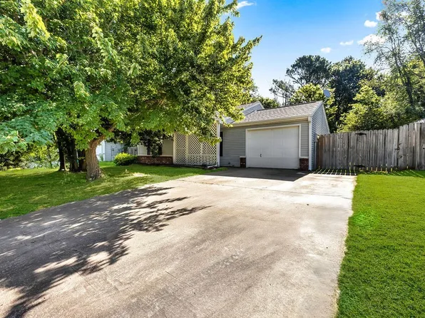 1482 N Timbercrest Ave, Fayetteville, AR 72704