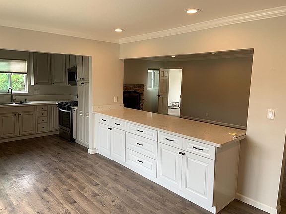 5th image of 7173 Hayes Cir