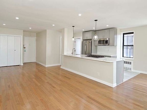 2nd image of 665 Thwaites Pl APT 6O