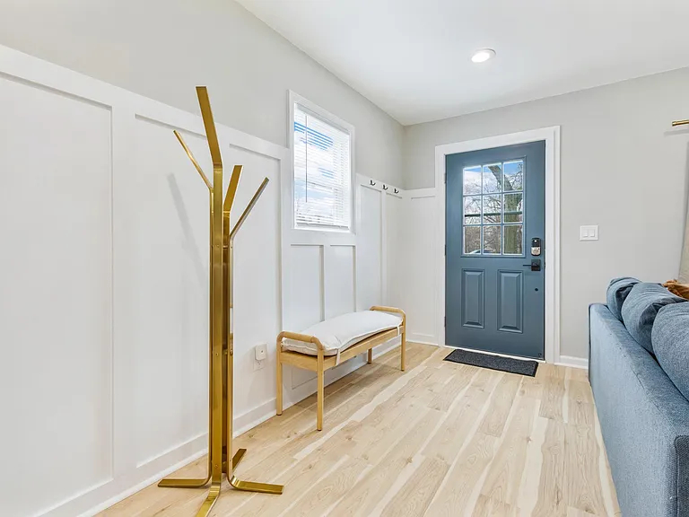 24761 Outer Dr — Photo 33