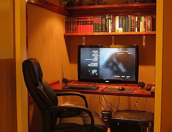 Office Nook in Bedroom 2