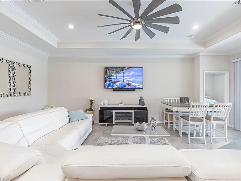 2079 Vermont Ln — Photo 6