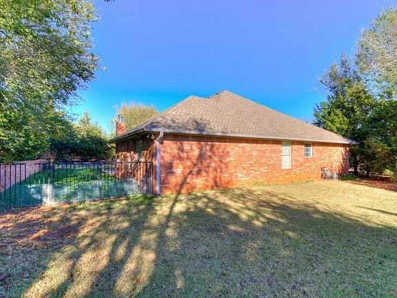 4th image of 14401 Chapel Dr
