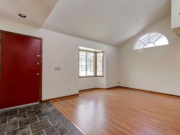 3rd image of 1012 E Mission St