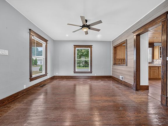5th image of 302 W North St