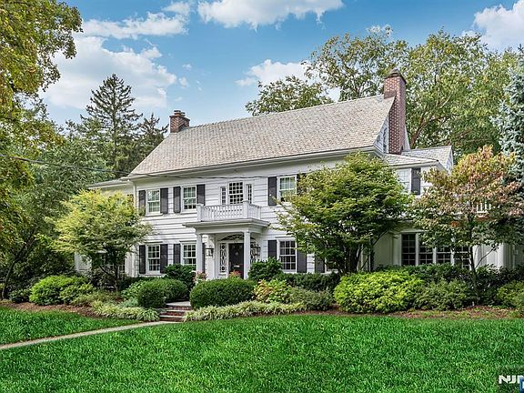 2nd image of 474 Heights Rd