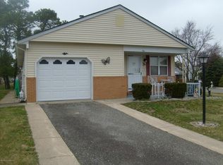 1 Olstins Ct, Toms River, NJ 08757