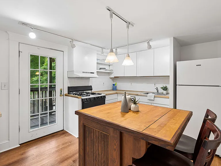 15 Branham St #B — Photo 13