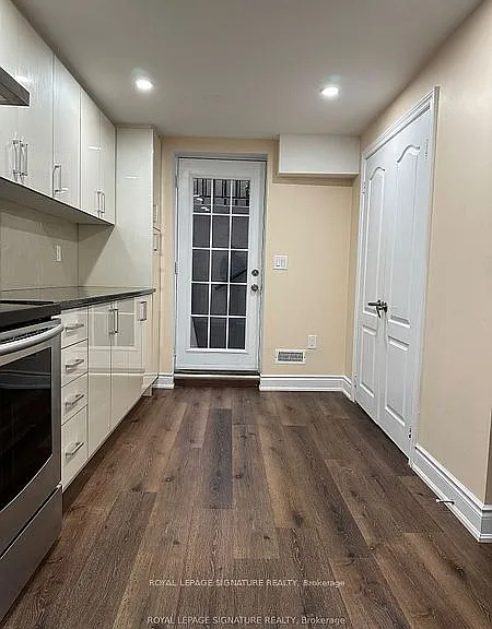 36 Ferncastle Cres — Photo 3
