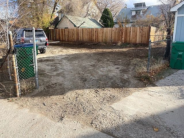 2nd image of 1446 Plumas St