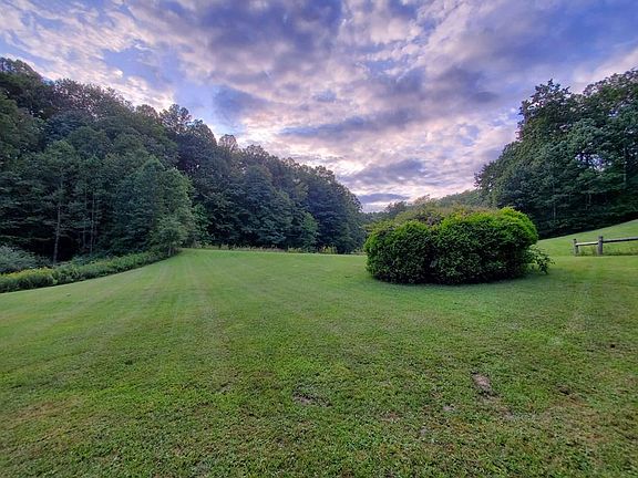 5th image of 401 Savage Ln
