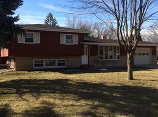 150 Maple Ln, New Lenox, IL 60451