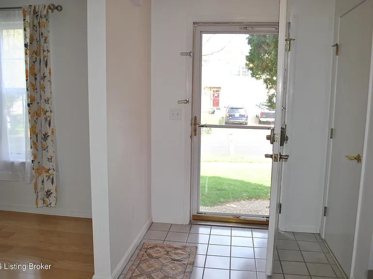 4118 Hickoryview Dr — Photo 11