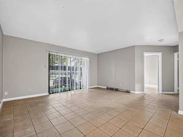 2814 S Bartell Dr APT 9, Houston, TX 77054